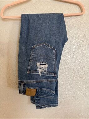 American Eagle Outfitters Medium Blue Skinny Jeans with Distressed Back Pocket